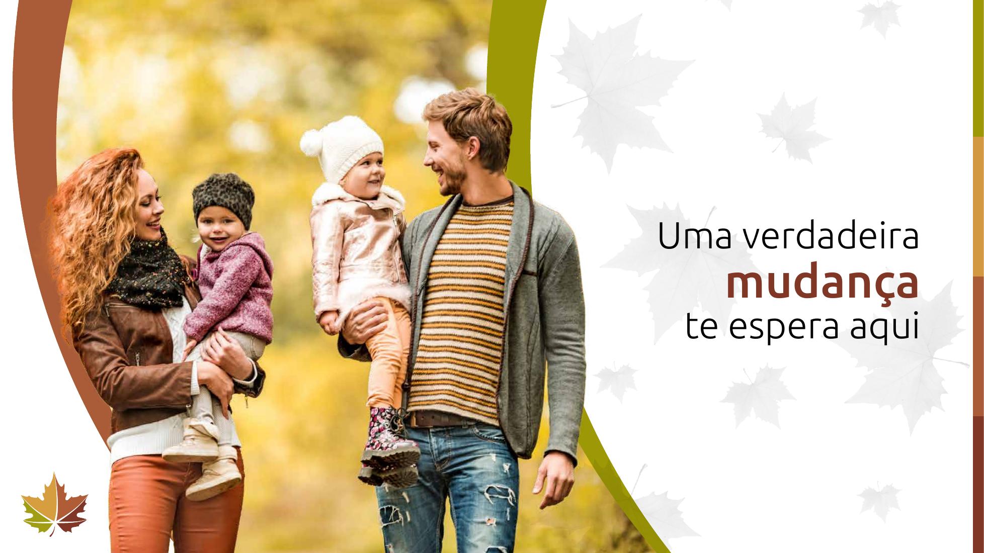 Família caminhando entre folhas de outono — Casa dos Plátanos, Barreirinha, Curitiba